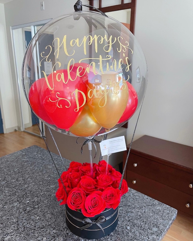 Picture of Hot Air Balloon with Roses