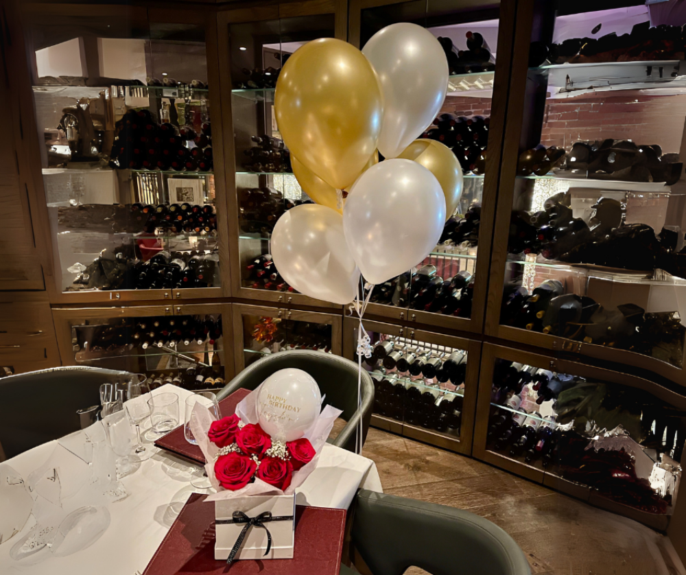 Petite Rose Box w/ 6 Helium Balloons